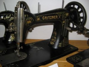 Starý šicí stroj Gritzner